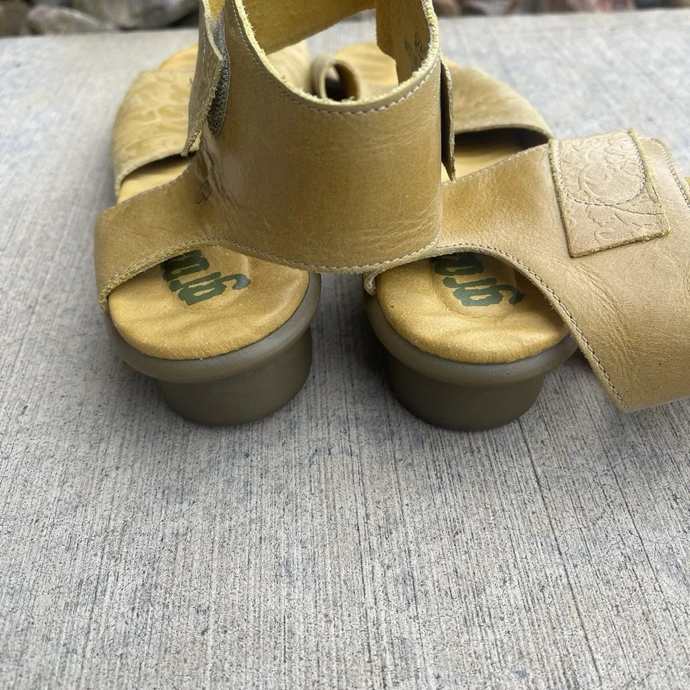 Groundhog Aken Leather Floral Embossed Sandals Ankle Strap Size 39 US 8.5 Yellow